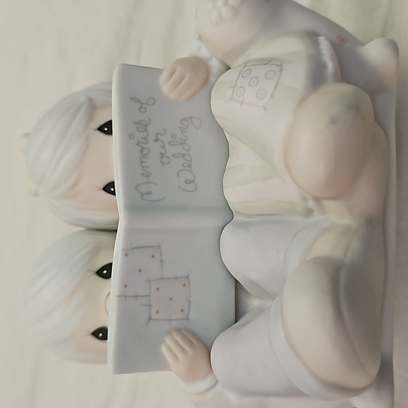 Precious Moments Memories of Our Wedding figurine - Picture 2 of 7